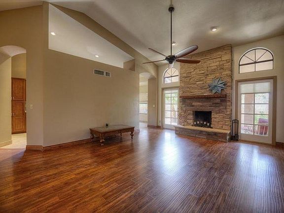 3rd image of 9933 E Dreyfus Ave