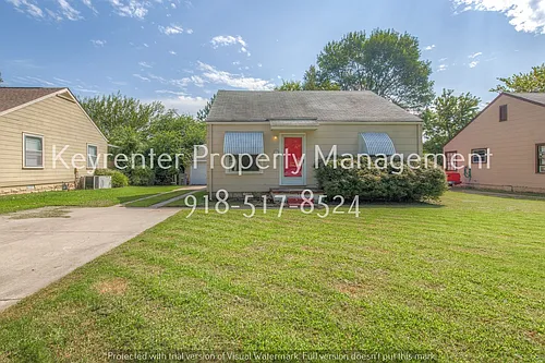 729 N Florence Pl Photo 1