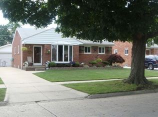 8463 Winston Ln, Dearborn Heights, MI 48127