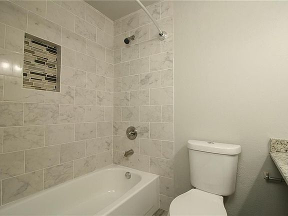 3rd image of 416 Menlo Park Dr
