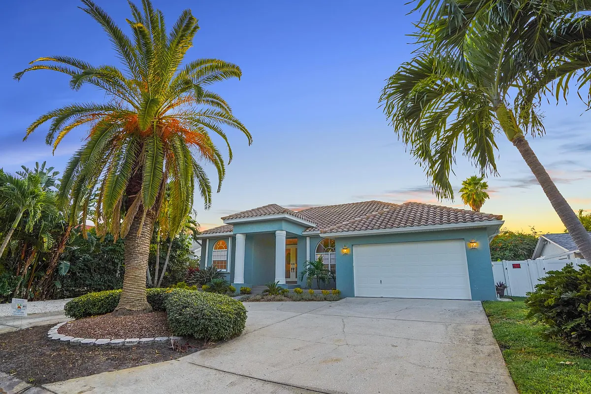 Building Photo - 3012 E Vina Del Mar Blvd