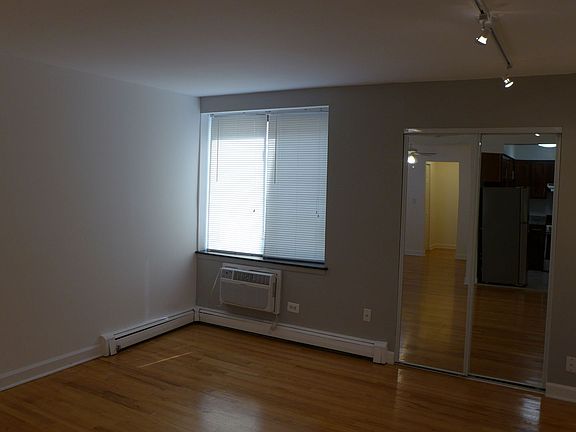 3rd image of 5250 N Sheridan Rd APT 410