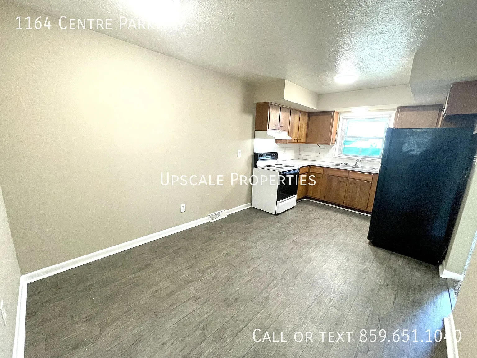 1164 Centre Parkway — Photo 3