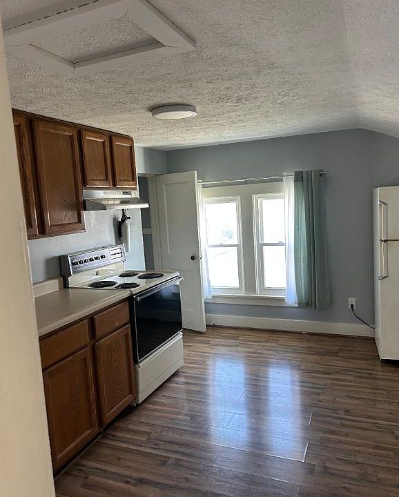 1st image of 604 1/2 Douglas St Unit 2