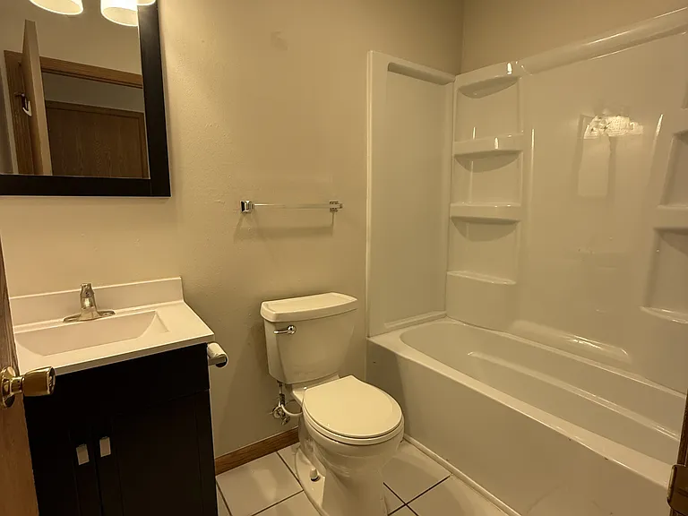 25 W Collins St #1 — Photo 14