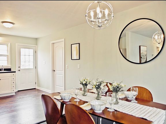 3rd image of 1403 Antoinette Cir