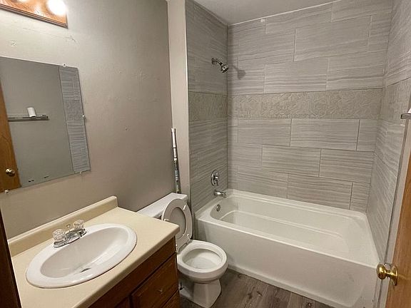 5th image of 500 W Newhall Ave APT 4