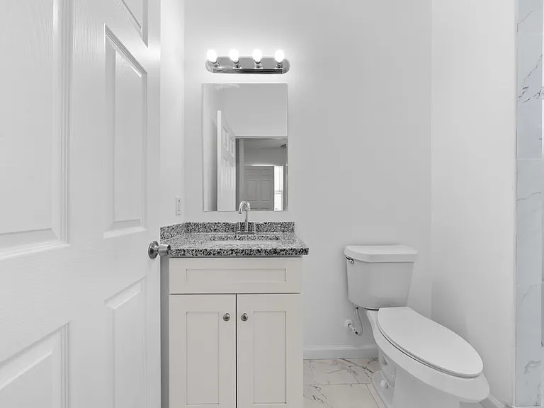 323 Gabriel St #202 — Photo 17