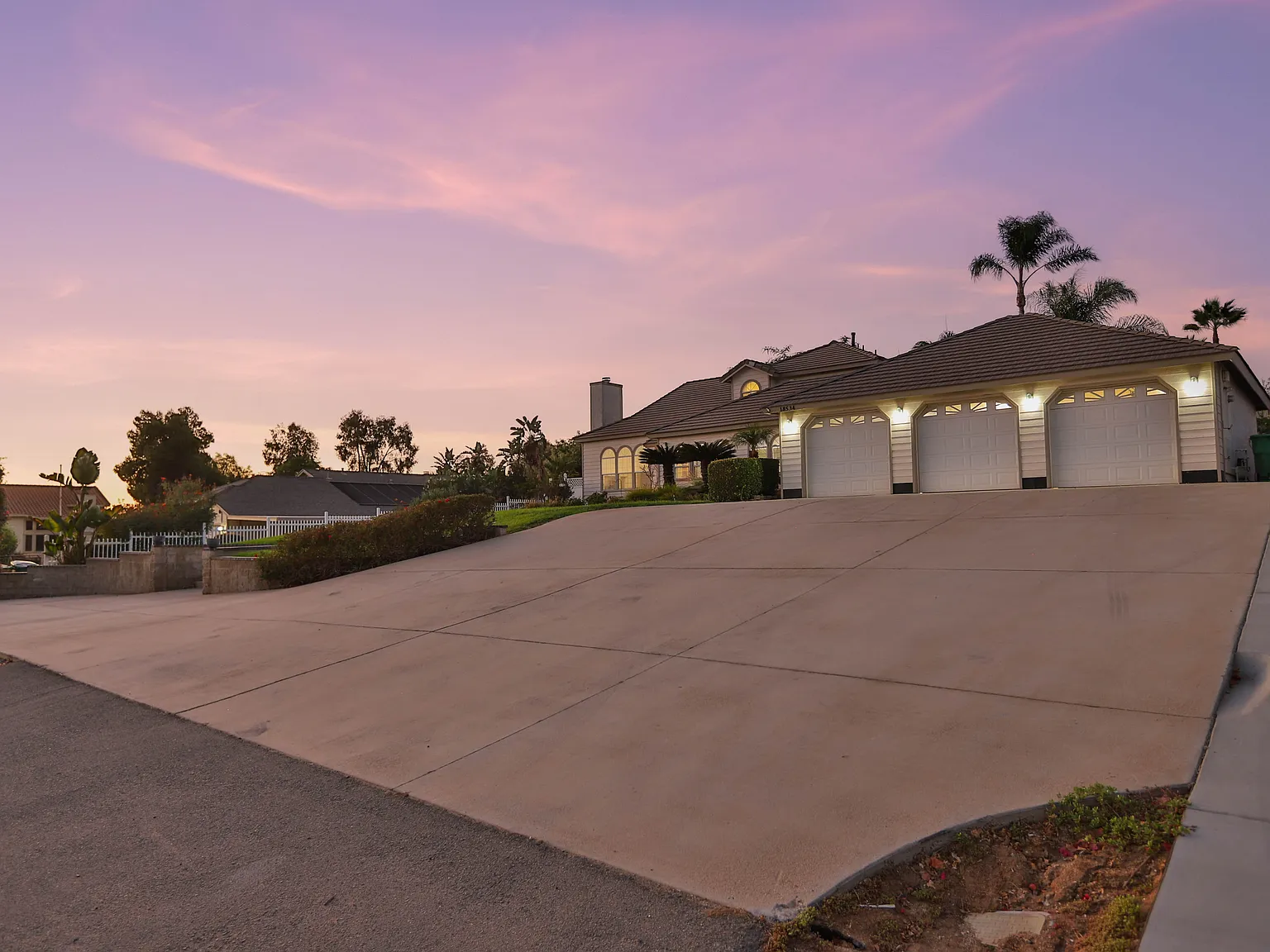 4 bed, 2550 sqft, $4,495 — Photo 2