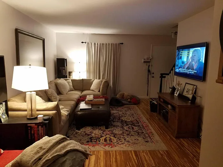 952 Chatham Ln #D — Photo 4