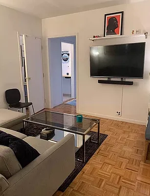 Rented by M.Grossman R.E. Management | media 2