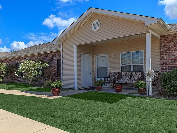 BEAUTIFUL FRONT PORCH