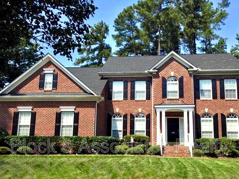 202 Sterling Ridge Way
