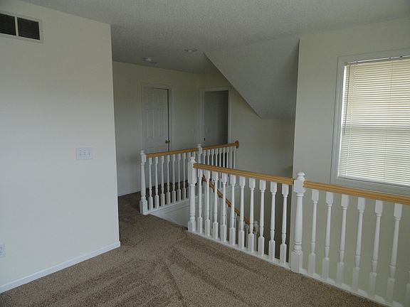 2nd image of 961 Jasmine Ln APT A