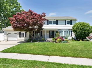 3 Elm Dr, Old Bethpage, NY 11804
