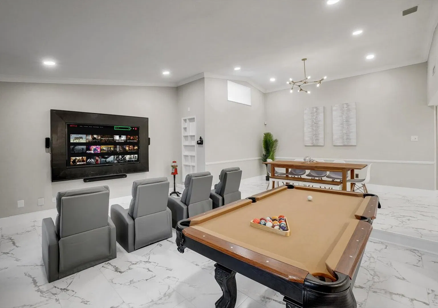 Remodeled 4BR Pool Home | Cinema & Game Room — Photo 2