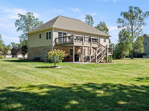 4th image of 241 Sunset Ridge Dr