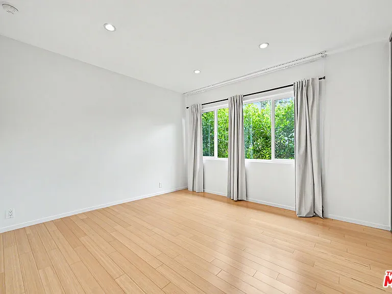 9512 Duxbury Ln — Photo 20