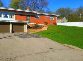 3610 Crescent Ct, Dubuque, IA 52003