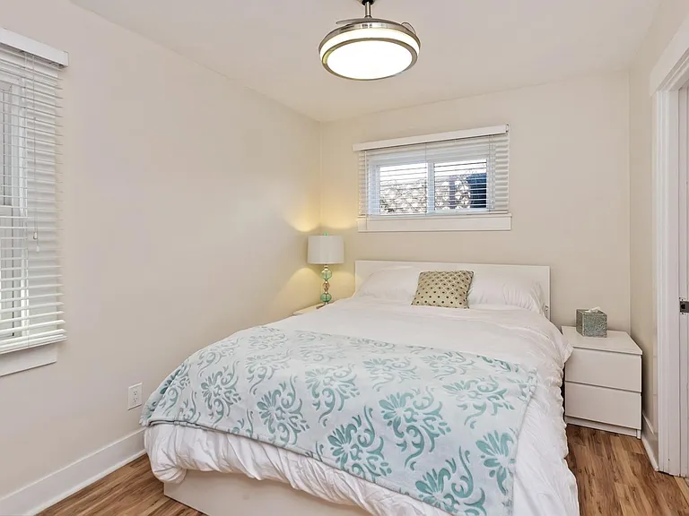 1250 Essex St — Photo 15