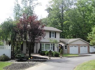 278 Whispering Hills Dr, East Stroudsburg, PA 18301