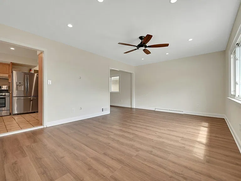126 Huber St — Photo 2