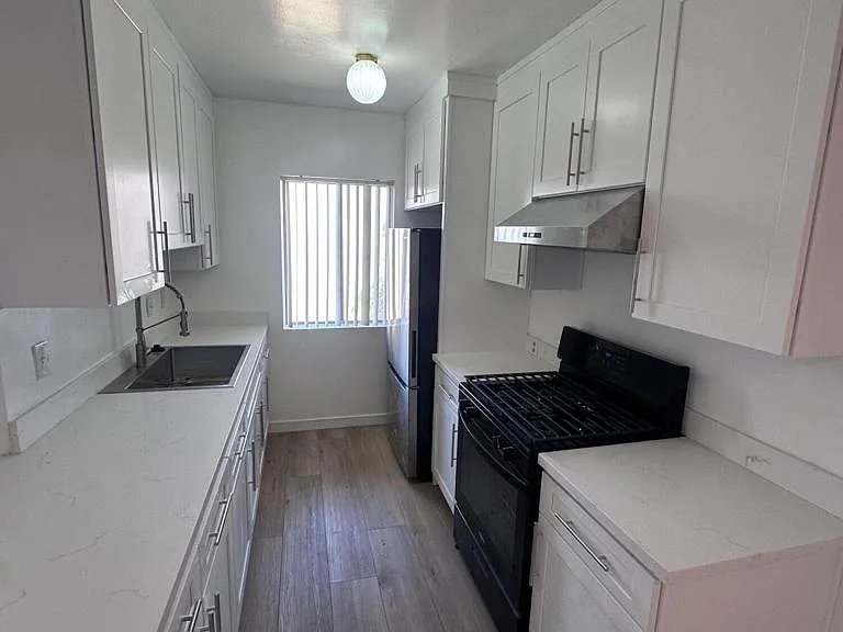 615 E Orange Grove Ave #E — Photo 2