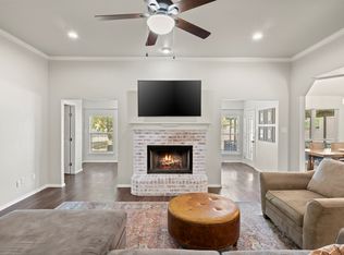 2250 Whispering Hills Dr, Midlothian, TX 76065