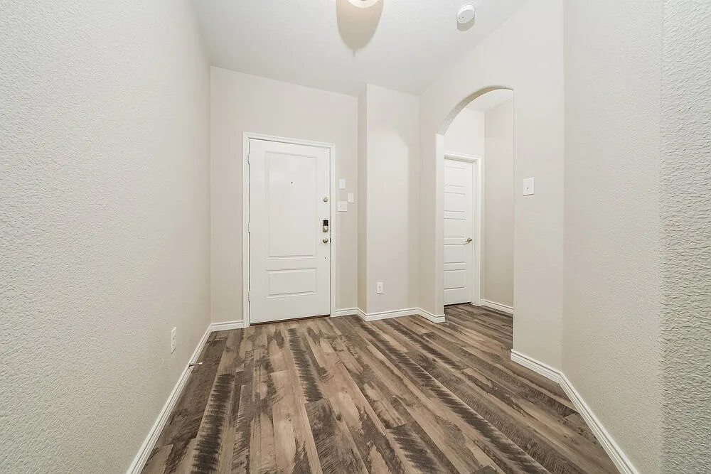 3 bed, 2.0 bath, 1769 sqft, $2,465 — Photo 3
