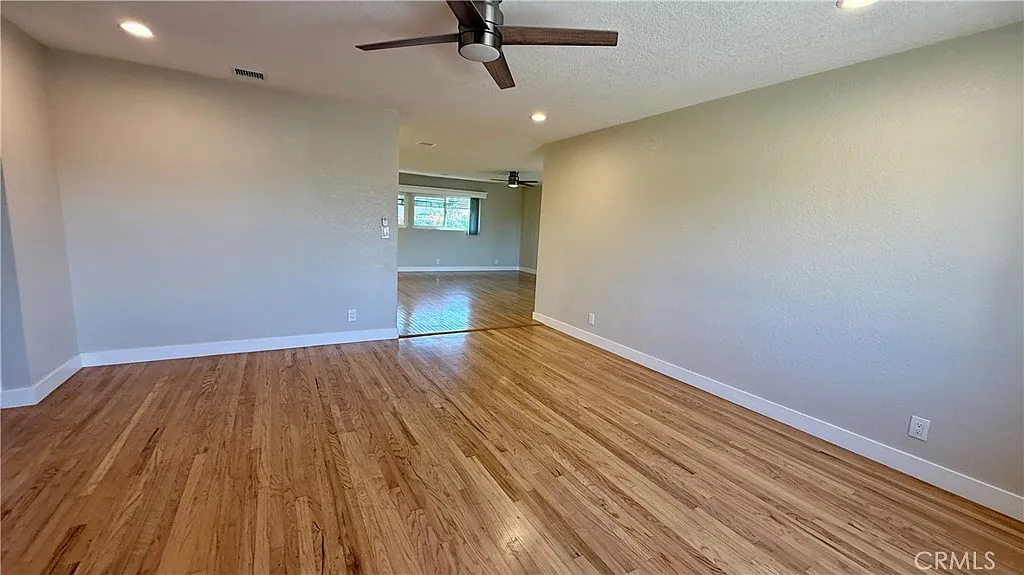 3 bed, 1.5 bath, 1422 sqft, $4,700 — Photo 2