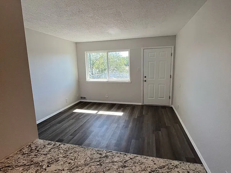 437 Mesilla St SE — Photo 3