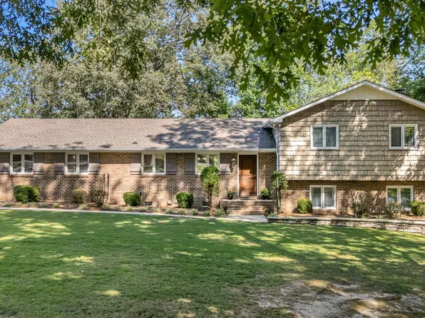 1922 Country Club Dr, Tullahoma, TN 37388