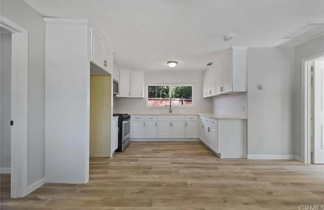 821 E Whittier Ave — Photo 4