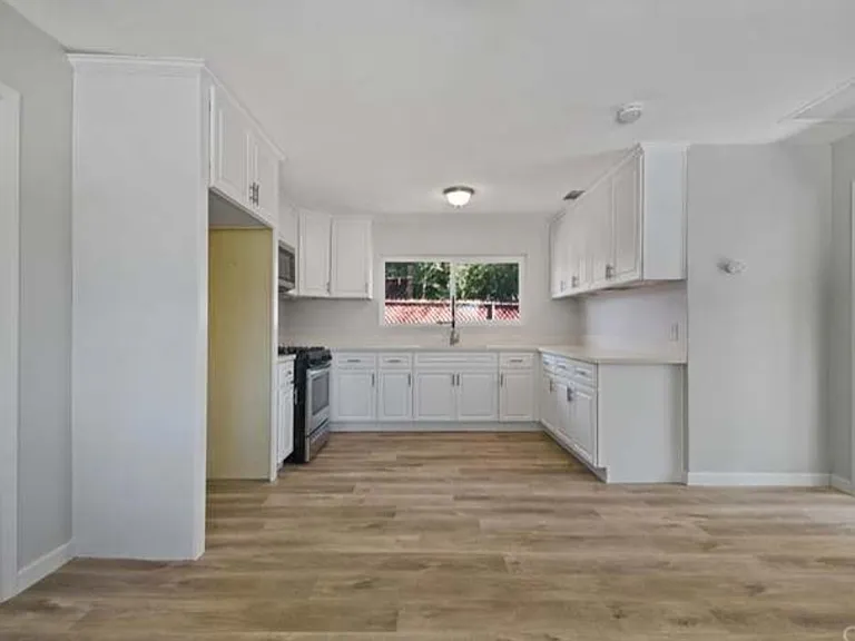 821 E Whittier Ave — Photo 5