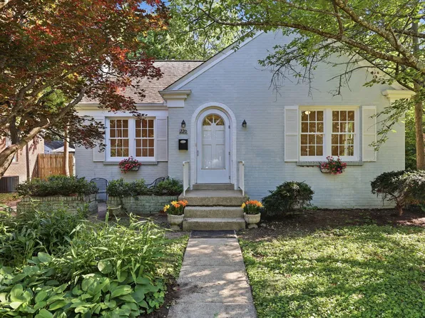 220 Barberry Ln, Lexington, KY 40503