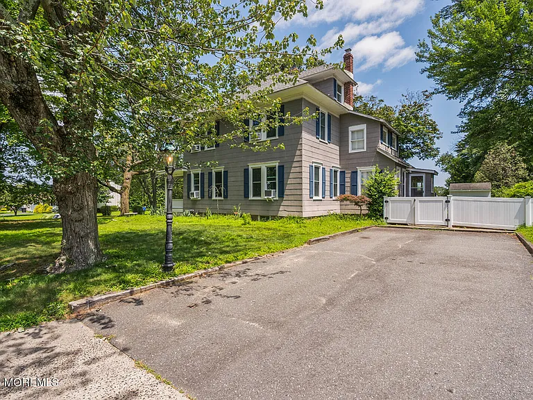 496 W Park Ave — Photo 35