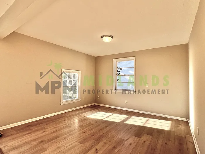 3 bed, 1.5 bath, 1371 sqft, $1,350 — Photo 4