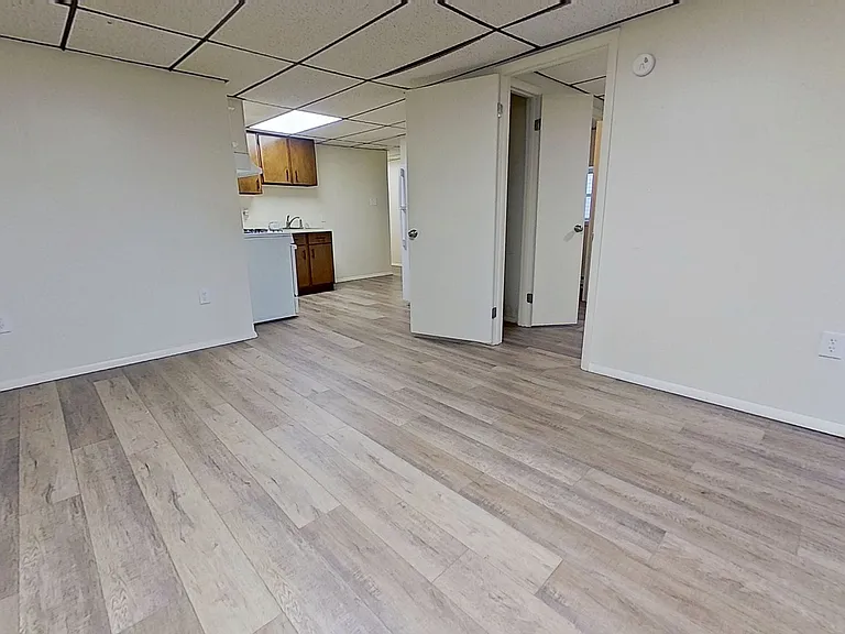 641 W Broadway #2 — Photo 4