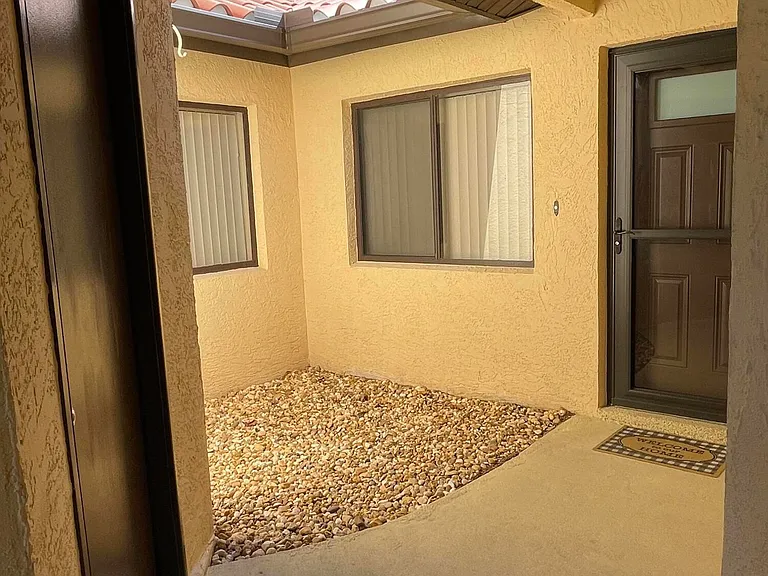 613 Manatee Dr — Photo 3