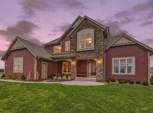 W77N449 Prairie View Rd, Cedarburg, WI 53012