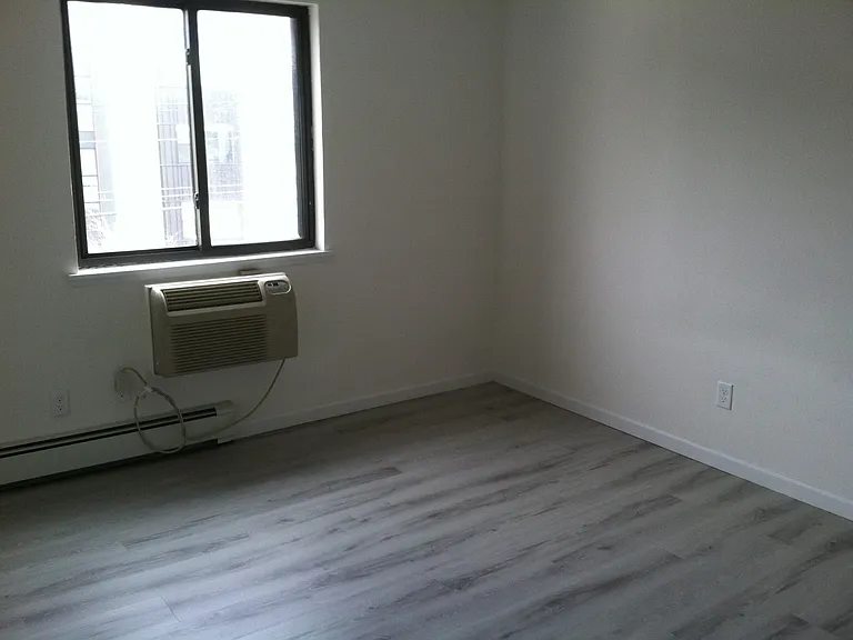 208 Undercliff Ave #B — Photo 4
