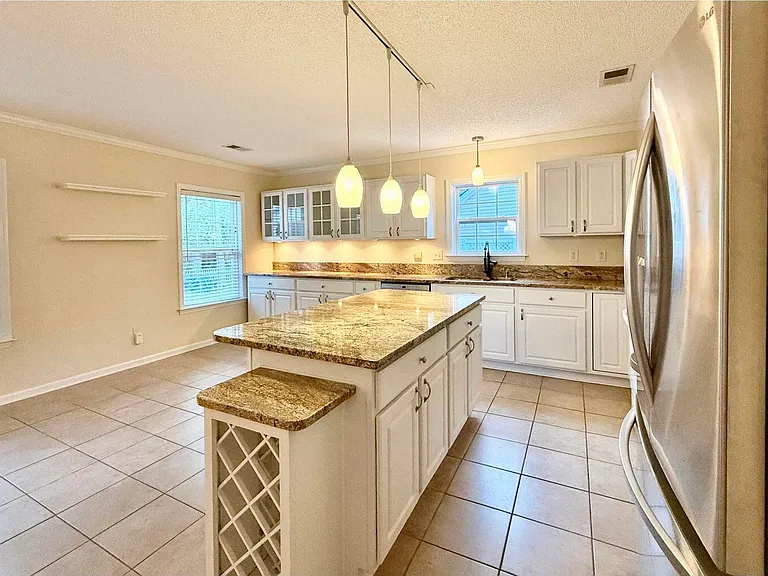 108 Willowbend Ln — Photo 6