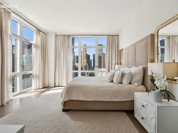 305 East 51st Street image 7 of 22