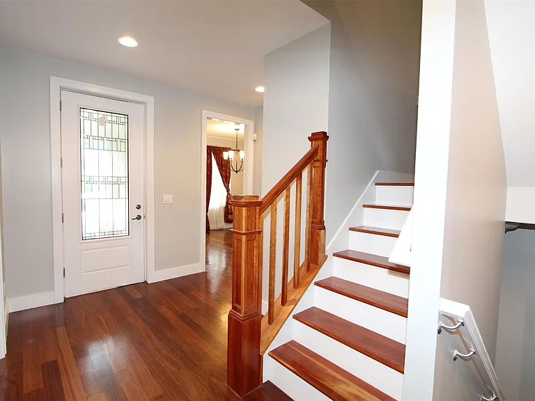 1090 Oakwood Dr — Photo 19