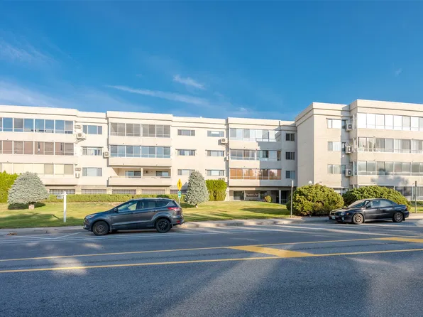 195 Warren Ave W #204, Penticton, BC V2A 3N1