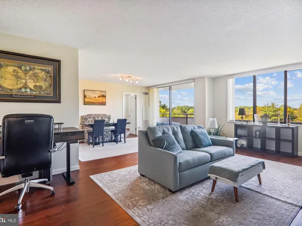 5225 Pooks Hill Rd APT 826S, Bethesda, MD 20814