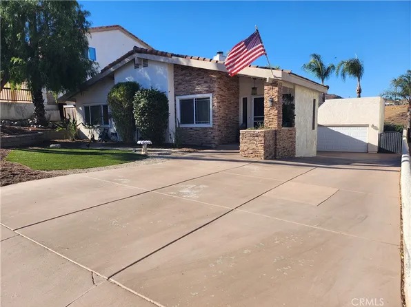 30557 Early Round Dr, Canyon Lake, CA 92587