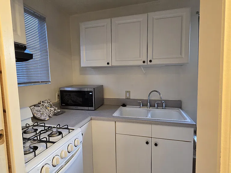 1810 Vicente Dr — Photo 10