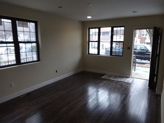 3rd image of 3601 Gunther Ave