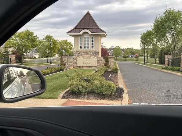 379 Woodlake Dr, Marlton, NJ 08053